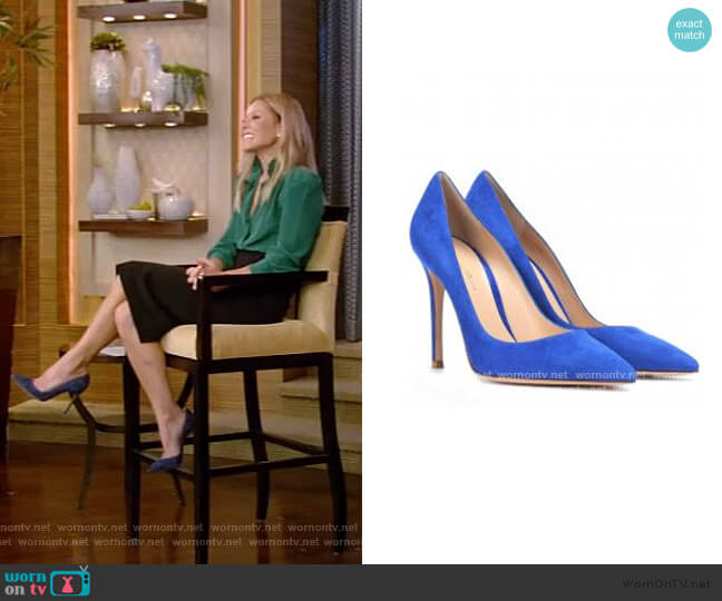 Suede Pumps by by Gianvito Rossi worn by Kelly Ripa  on Live with Kelly & Ryan