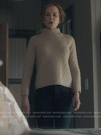 Grace's beige textured funnel neck sweater on The Undoing