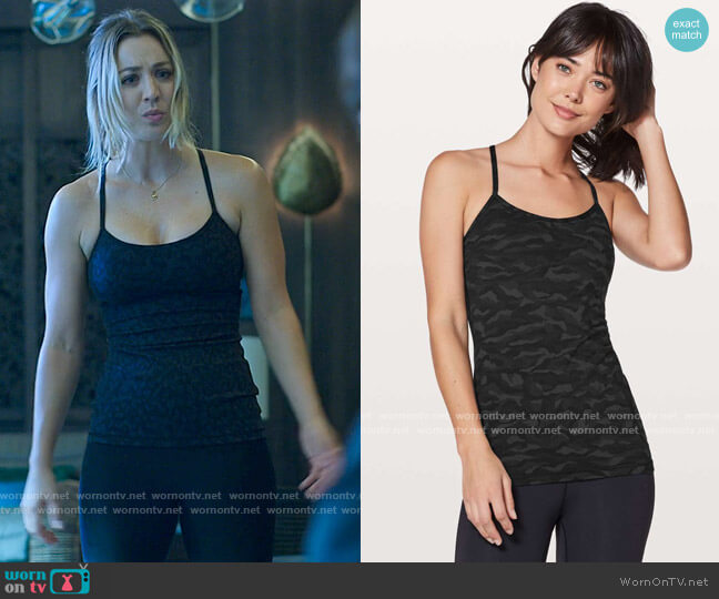 Lululemon Power Y Tank in Sequoia Camo worn by Cassie Bowden (Kaley Cuoco) on The Flight Attendant