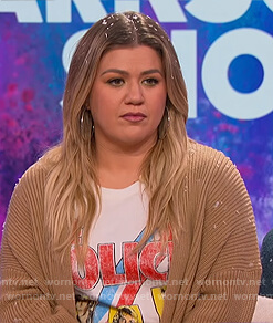Kelly’s white Police tour graphic tee on The Kelly Clarkson Show