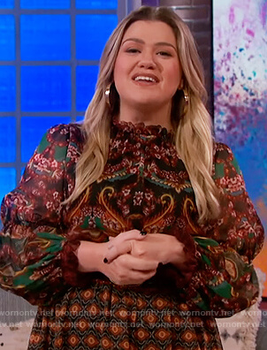 Kelly’s paisley print mini dress on The Kelly Clarkson Show