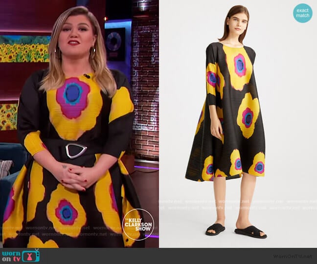 Bloom Dress by Pleats Please Issey Miyake worn by Kelly Clarkson on The Kelly Clarkson Show