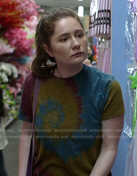 Debbie's tie dye tee on Shameless