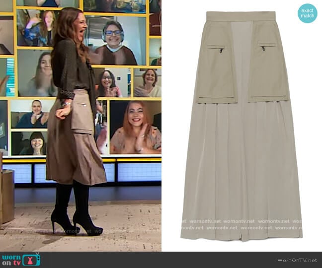 Fox Skirt by Max Mara worn by Drew Barrymore on The Drew Barrymore Show