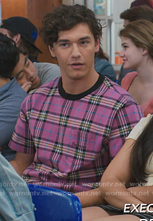 Jamie's pink plaid tee on Saved By The Bell