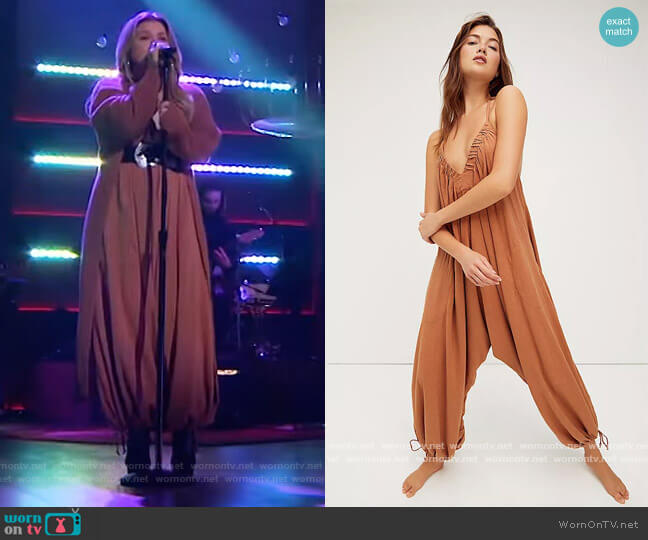 Always Fun Jumpsuit by Free People worn by Kelly Clarkson on The Kelly Clarkson Show