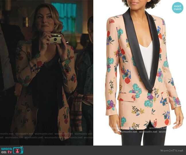 Floral Long Shawl Lapel Blazer by Smythe worn by Alice Cooper (Mädchen Amick) on Riverdale