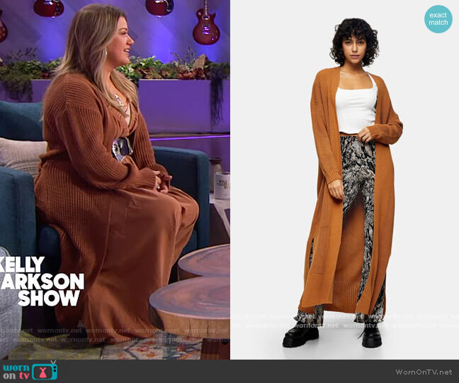 Camel Maxi Cardigan by Topshop worn by Kelly Clarkson on The Kelly Clarkson Show