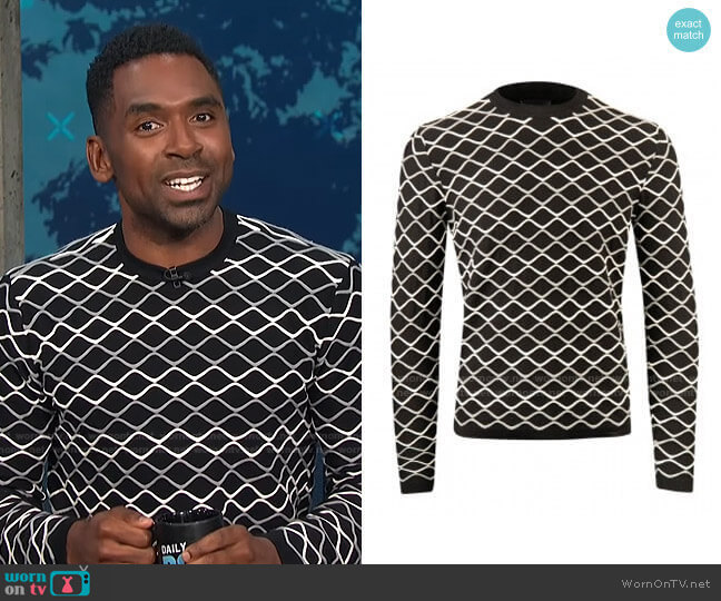Trui Sweater by Armani worn by Justin Sylvester  on E! News