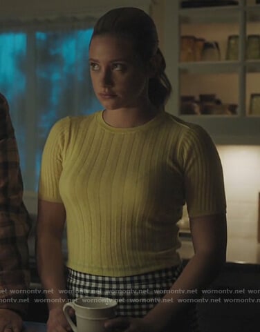 Betty's yellow ribbed short sleeve sweater on Riverdale