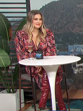 Carissa’s floral print v-neck dress on E! News Daily Pop