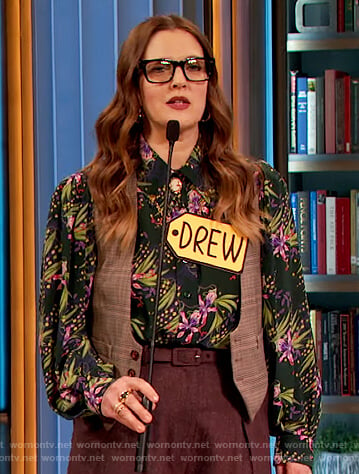 Drew’s green floral print blouse on The Drew Barrymore Show