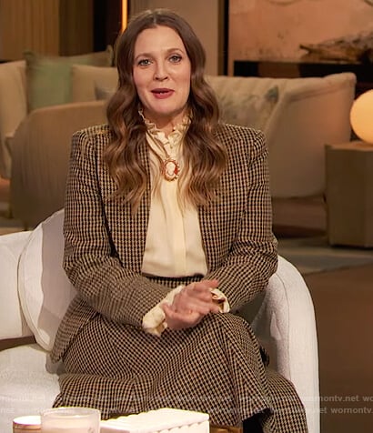 Drew’s houndstooth blazer and skirt on The Drew Barrymore Show