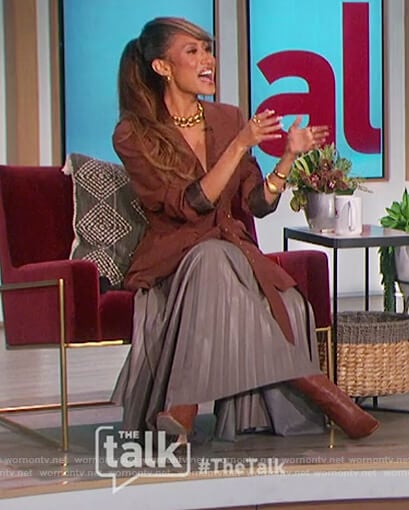 Elaine’s brown belted blazer and skirt on The Talk