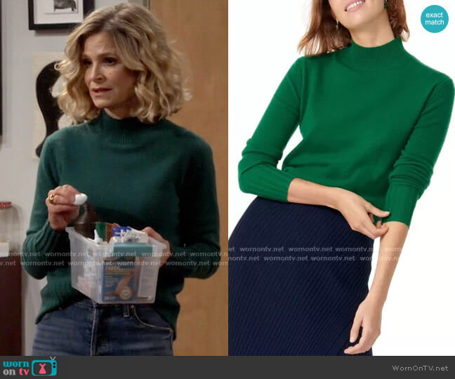WornOnTV: Jean’s green sweater on Call Your Mother | Kyra Sedgwick ...