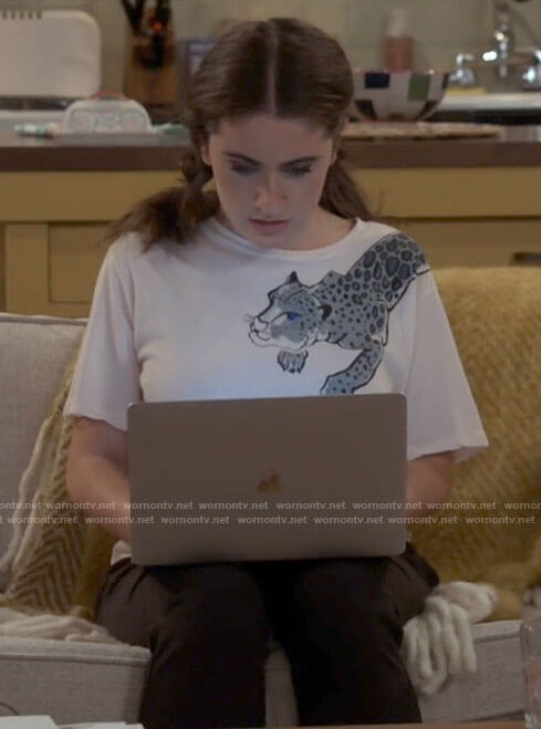 Jackie’s leopard graphic tee on Call Your Mother