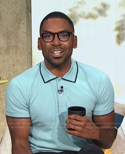 Justin’s light blue contrast polo on E! News Daily Pop