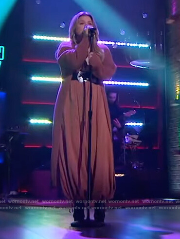 Kelly’s brown jumpsuit and cardigan on The Kelly Clarkson Show