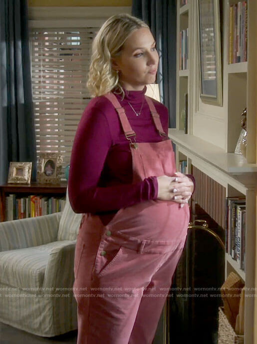 Mandy's pink maternity overalls on Last Man Standing