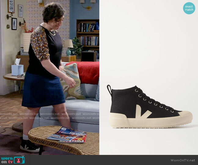 Veja Nova Ht Vegan Sneakers worn by Kat Silver (Mayim Bialik) on Call Me Kat