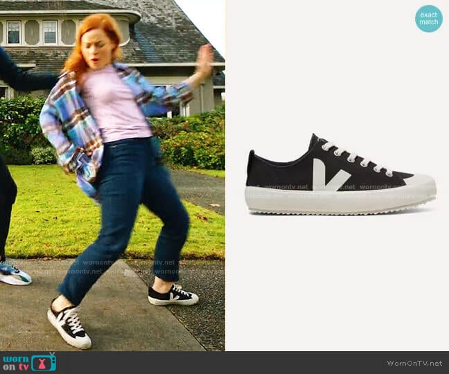 Nova Organic Cotton-Canvas Sneakers by Veja worn by Zoey Clarke (Jane Levy) on Zoeys Extraordinary Playlist