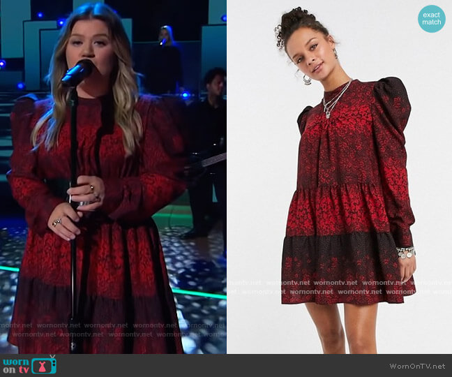 WornOnTV: Kelly’s red floral print puff sleeve dress on The Kelly ...