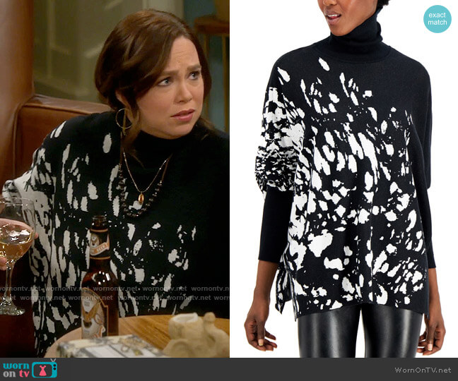 Alfani Printed Drop-Shoulder Turtleneck Sweater worn by Kristin Baxter (Amanda Fuller) on Last Man Standing