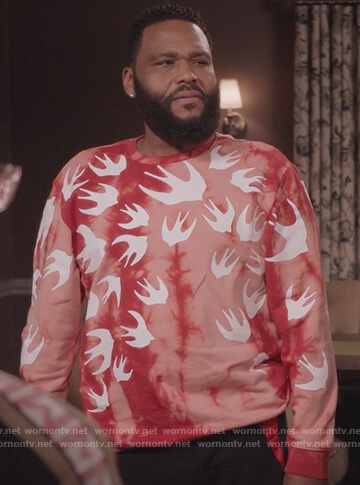 Andre’s red sparrow tie dye sweatshirt on Black-ish