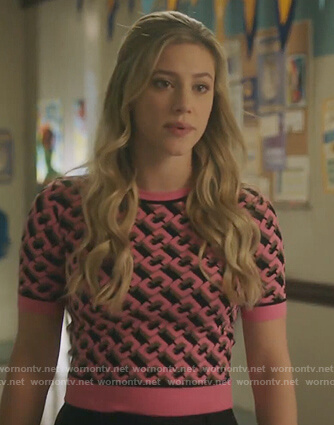 Betty’s pink geometric print sweater on Riverdale
