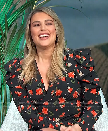 Carissa’s black floral puff sleeve dress on E! News Daily Pop