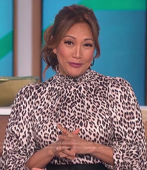 Carrie’s leopard print puff sleeve dress on The Talk