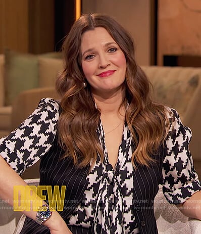 Drew’s houndstooth print tie neck blouse on The Drew Barrymore Show