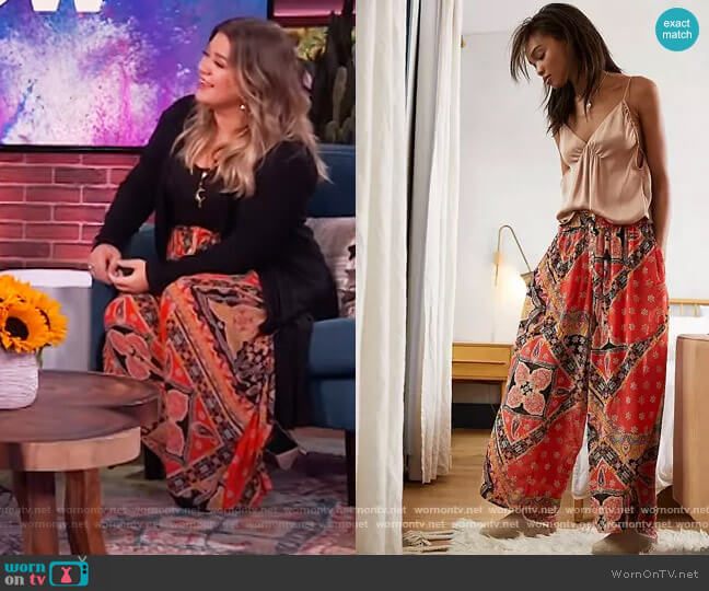 Starshine Lounge Pants by Free People worn by Kelly Clarkson on The Kelly Clarkson Show