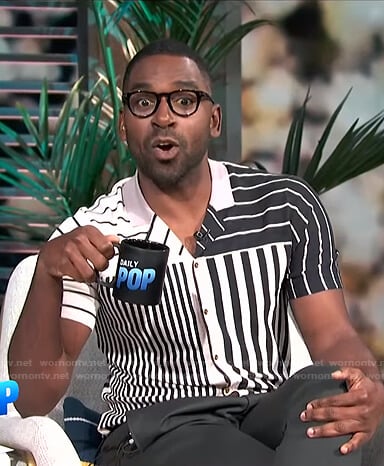 Justin’s black and white stripe shirt on E! News Daily Pop