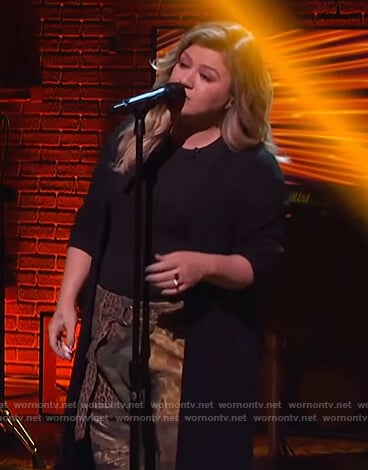 Kelly’s mixed camo and leopard print cargo pants on The Kelly Clarkson Show