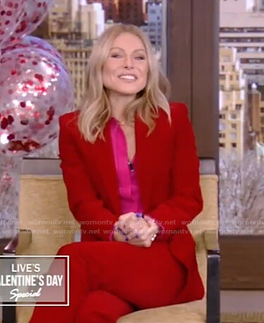 Kelly’s pink shirt and red blazer on Live with Kelly and Ryan