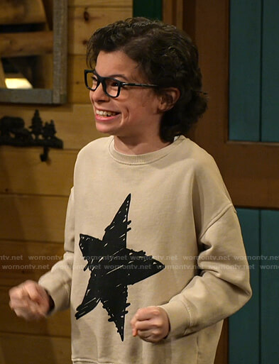 Matteo's beige star print sweatshirt on Bunkd