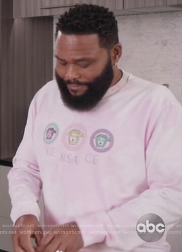 Andre’s pink Versace sweatshirt on Black-ish