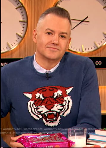 Ross’s blue tiger sweater on The Drew Barrymore Show