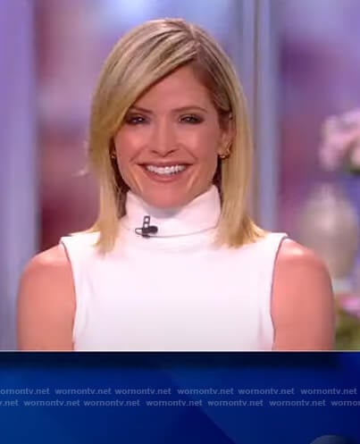 Sara’s white turtleneck sleeveless sweater on The View