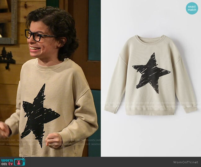 Star Sweatshirt by Zara worn by Matteo Silva (Raphael Alejandro) on Bunkd