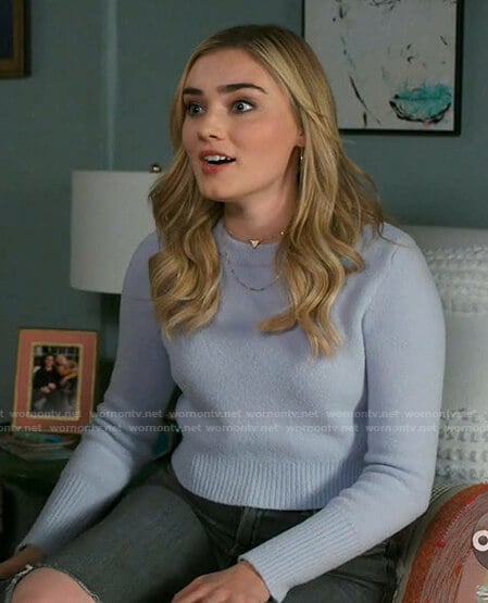 Taylor’s blue cropped sweater on American Housewife