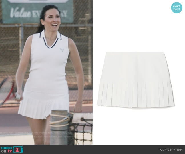 Delia’s white pleated mini skirt on The Unicorn