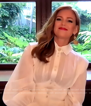 Isla Fisher’s white corset dress on The Drew Barrymore Show
