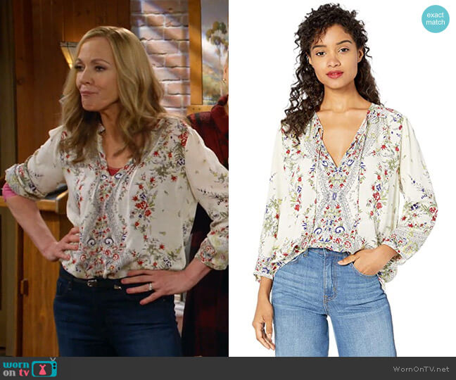 Julie Pintuck Top by Lucky Brand worn by Bonnie Plunkett (Allison Janney) on Mom