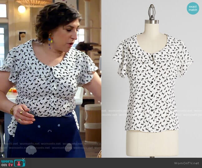 ModCloth Voodoo Vixen We Ain't Kitten Top worn by Kat Silver (Mayim Bialik) on Call Me Kat