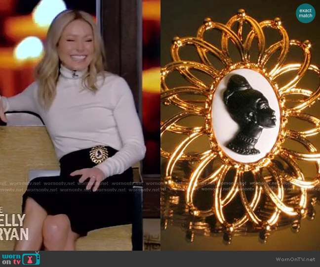 Large The Legends Cameo by Coreen Simpson worn by Kelly Ripa  on Live with Kelly & Ryan