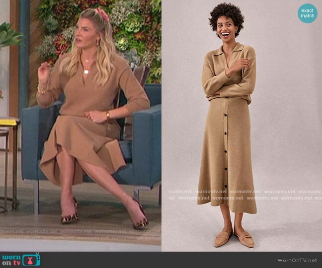 Collared V-Neck Sweater and Skirt by Ann Taylor worn by Amanda Kloots on The Talk