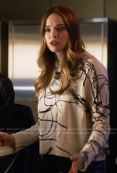 Caitlin’s scribble print sweatshirt on The Flash