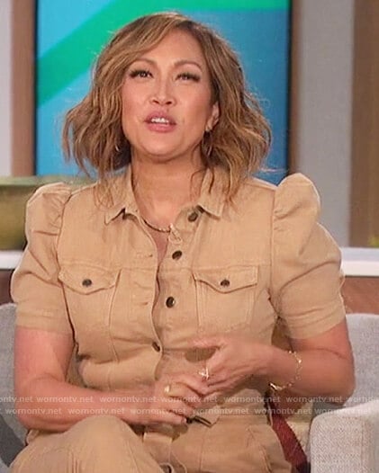 Carrie’s beige jumpsuit on The Talk